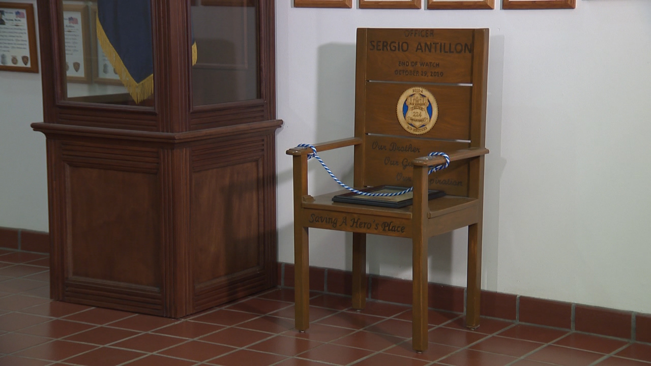 'Honor chairs' built in memory of fallen first responders